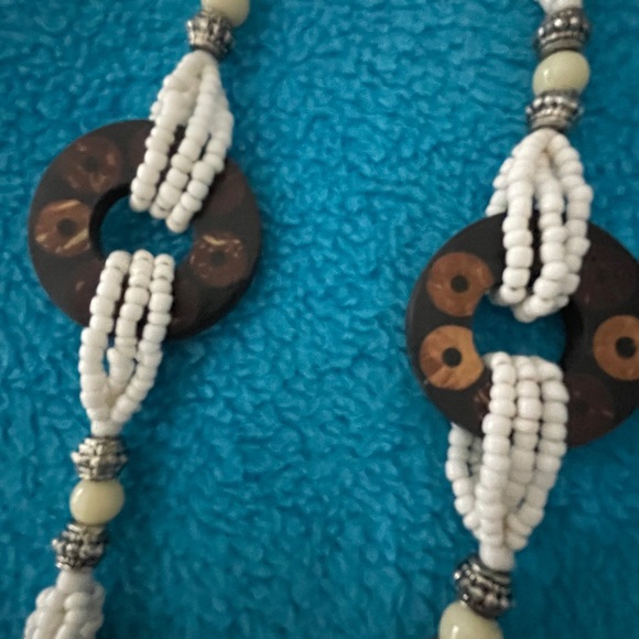 EUC wood and beaded long necklace - Picture 2 of 3